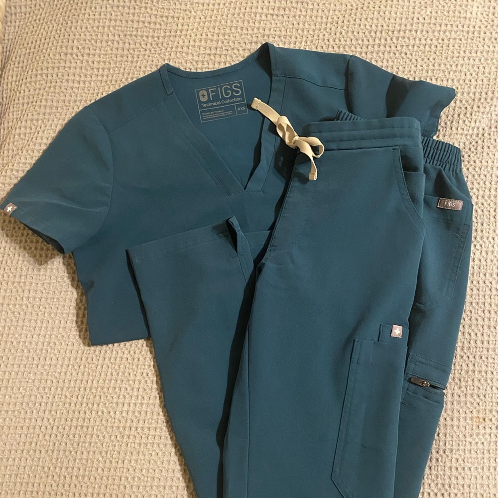 Figs Scrub set